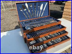 Large vintage cutlery case containing 125 piece stainless steel cutlery set